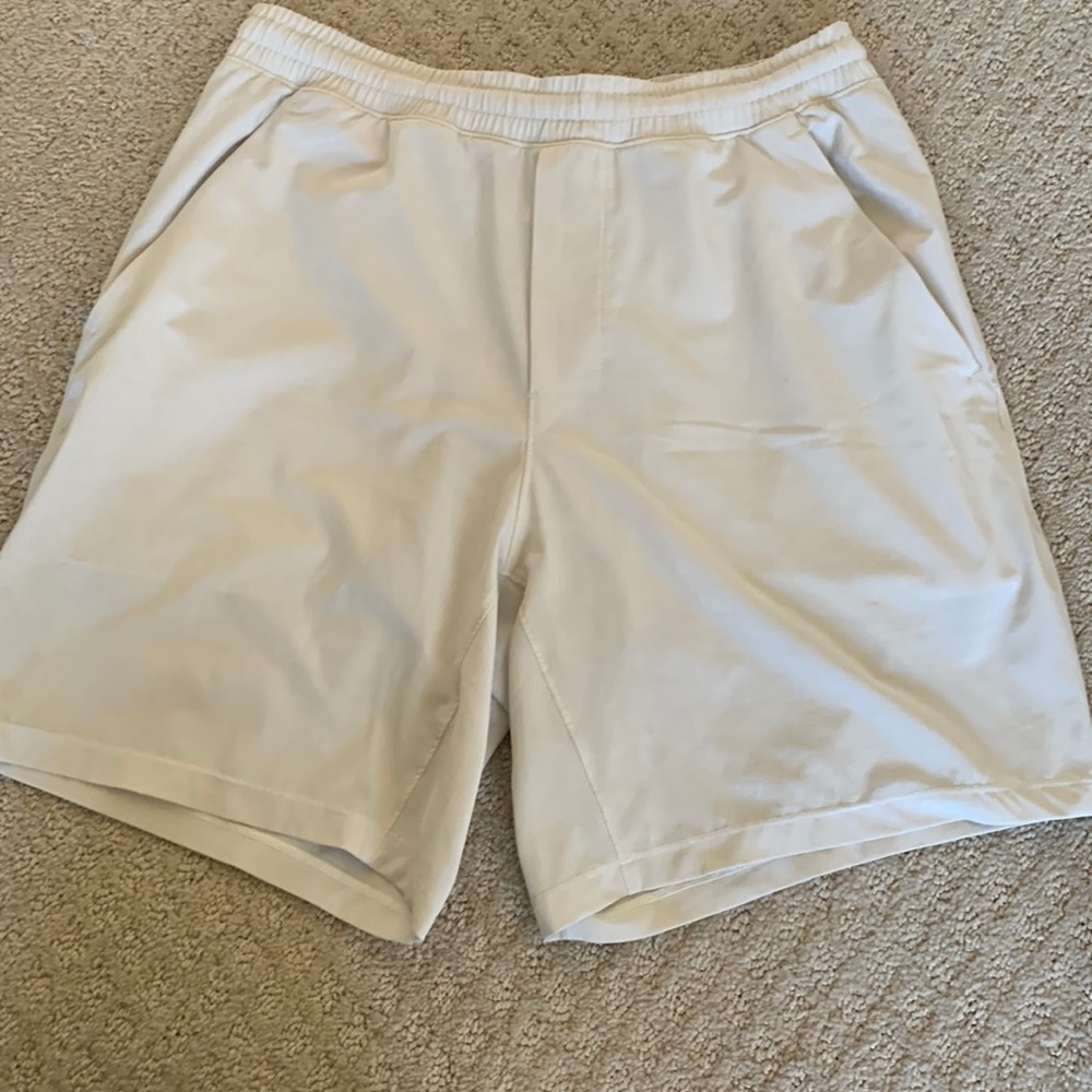 Men’s lululemon lined Pacebreaker 7” shorts